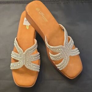 BRAND NEW FOREVER COMFORT JEWEL STRAP EMBELLISHED WOMENS WEDGE SANDAL G1